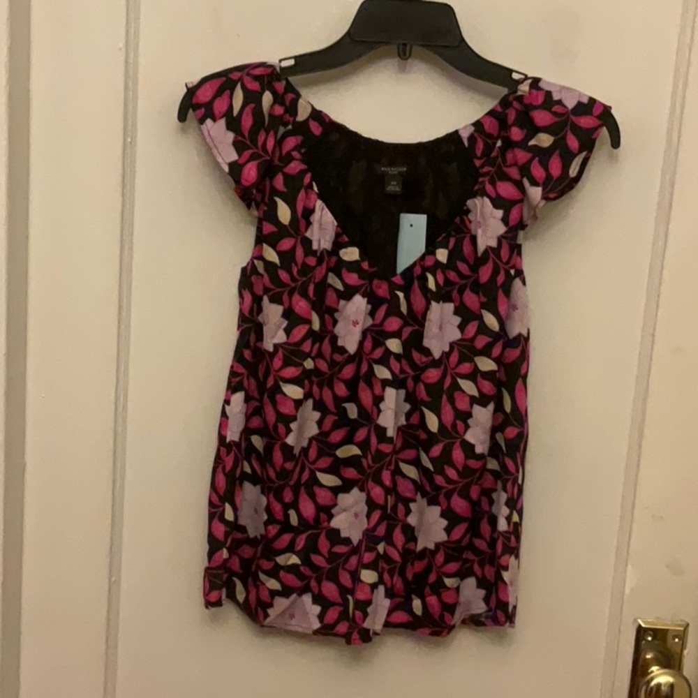 NWT Ann Taylor petite floral v neck raglan top size XS.